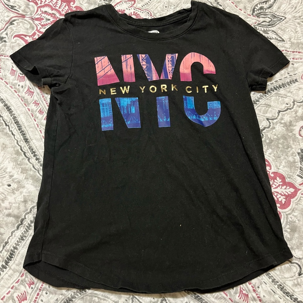 Black Old Navy short sleeve tea size 8 or medium in great condition.